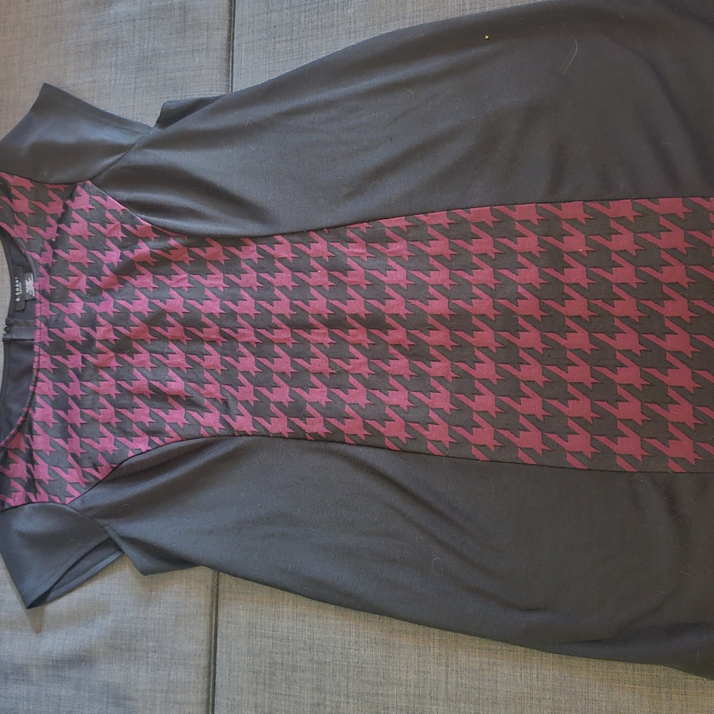 B. Smart Black and Red Houndstooh Patterned Dress - Size 24W